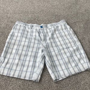 Men’s plaid shorts